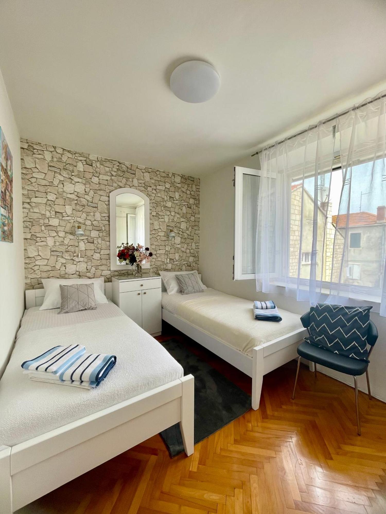 Dinka Old Town Apartment With Sea View Trogir Ngoại thất bức ảnh