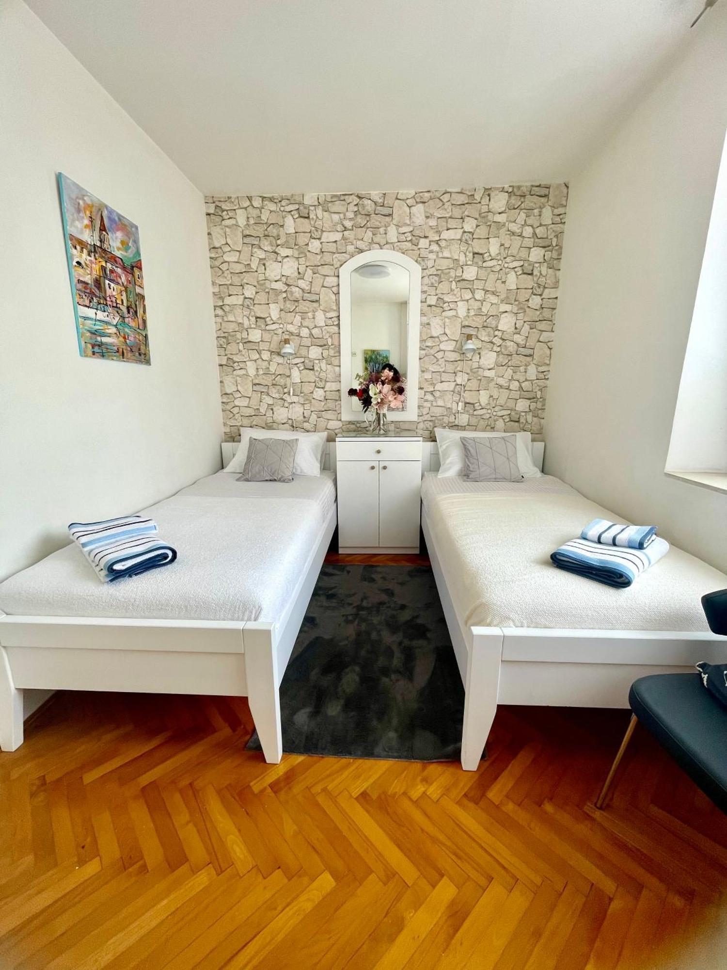Dinka Old Town Apartment With Sea View Trogir Ngoại thất bức ảnh